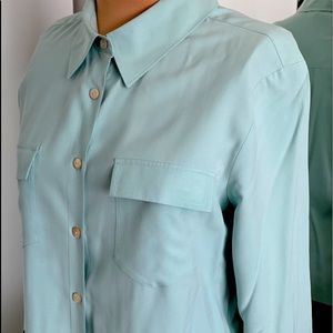 TOMMY BAHAMA 100% SILK BLOUSE . EXCELLENT CONDITION SIZE MEDIUM